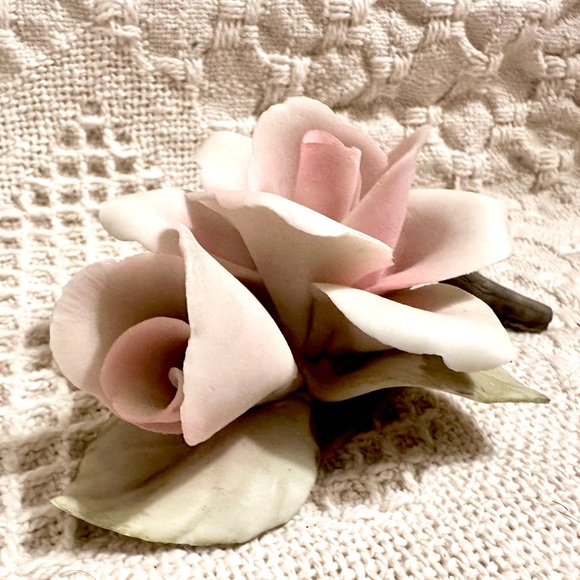 Vtg Napoleon Capodimonte Hand-Painted Porcelain Ivory Rose Sculpture - 1980's - Picture 6 of 10